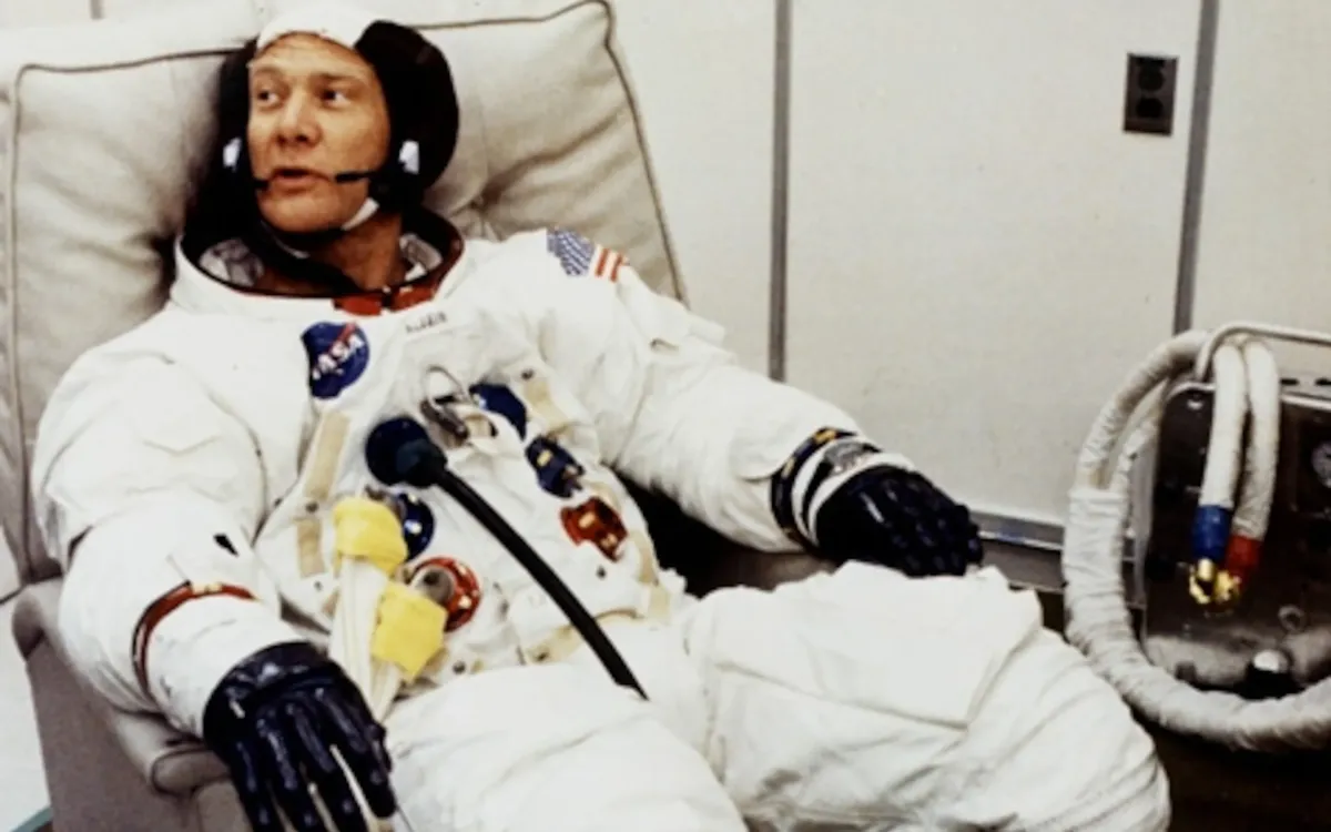 Phi hành gia Buzz Aldrin gặp trầm cảm kéo dài khi trở về Trái Đất.