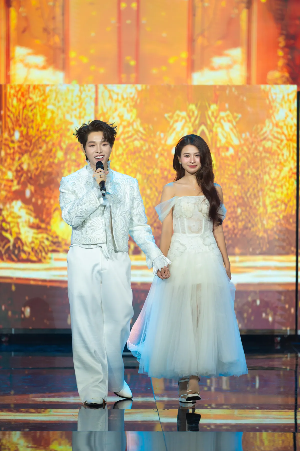 Đức Ph&uacute;c "n&ecirc;n duy&ecirc;n" c&ugrave;ng sao phim C&aacute;ch em 1 milimet - Ảnh 3.