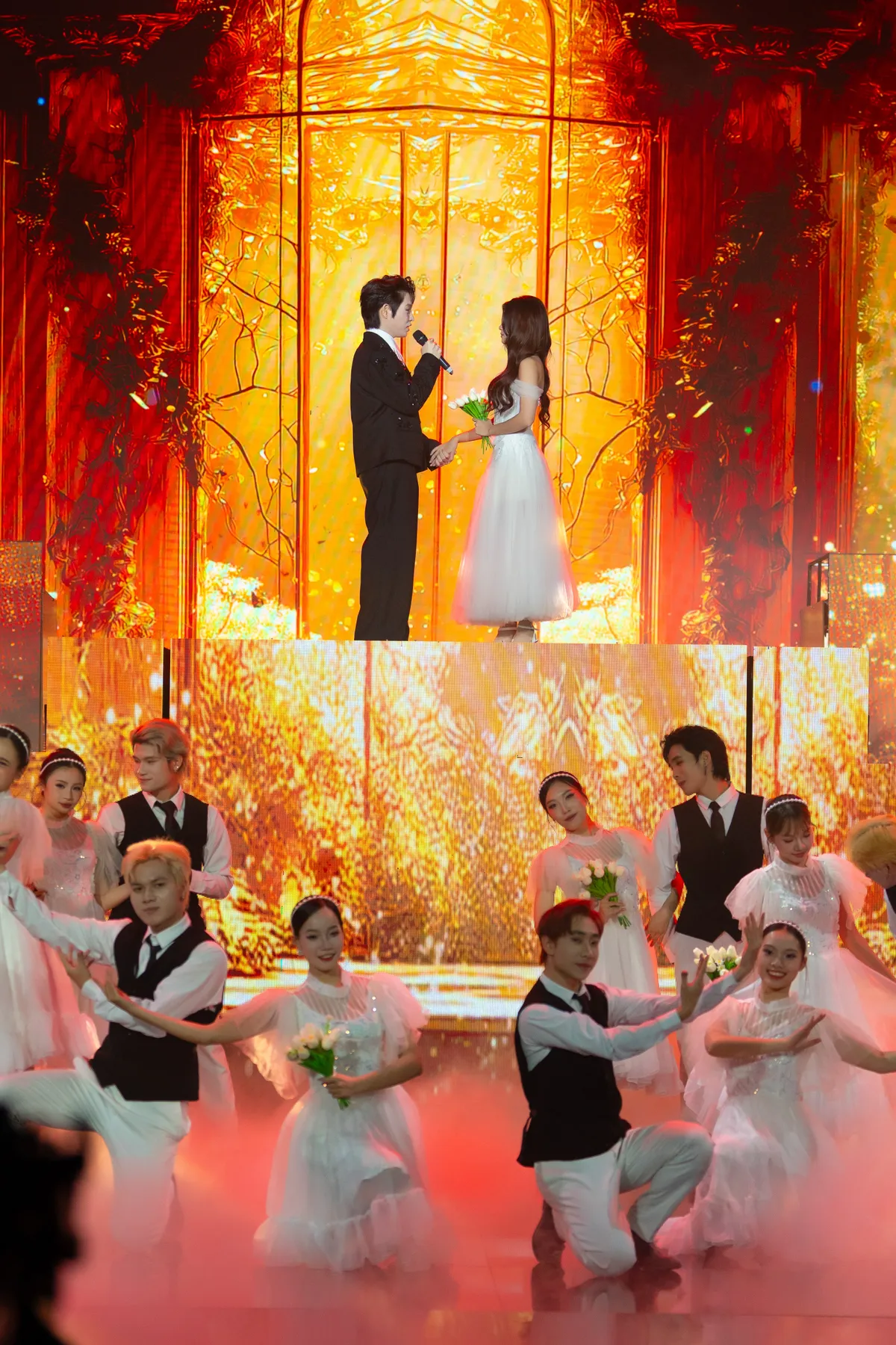 Đức Ph&uacute;c "n&ecirc;n duy&ecirc;n" c&ugrave;ng sao phim C&aacute;ch em 1 milimet - Ảnh 4.