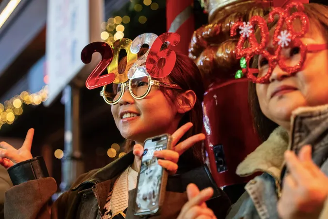 Thế giới đ&oacute;n năm mới 2026 với ước vọng h&ograve;a b&igrave;nh - Ảnh 3.