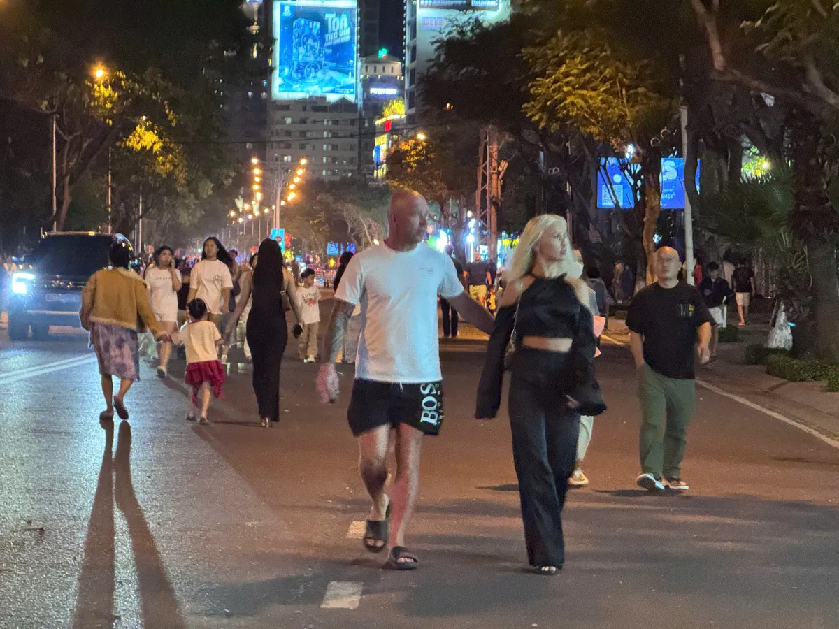 Kỳ nghỉ dài tạo lực đẩy, du lịch Khánh Hòa sôi động ngay từ đầu năm 2026- Ảnh 7. Kỳ nghỉ dài tạo lực đẩy, du lịch Khánh Hòa sôi động ngay từ đầu năm 2026- Ảnh 7.