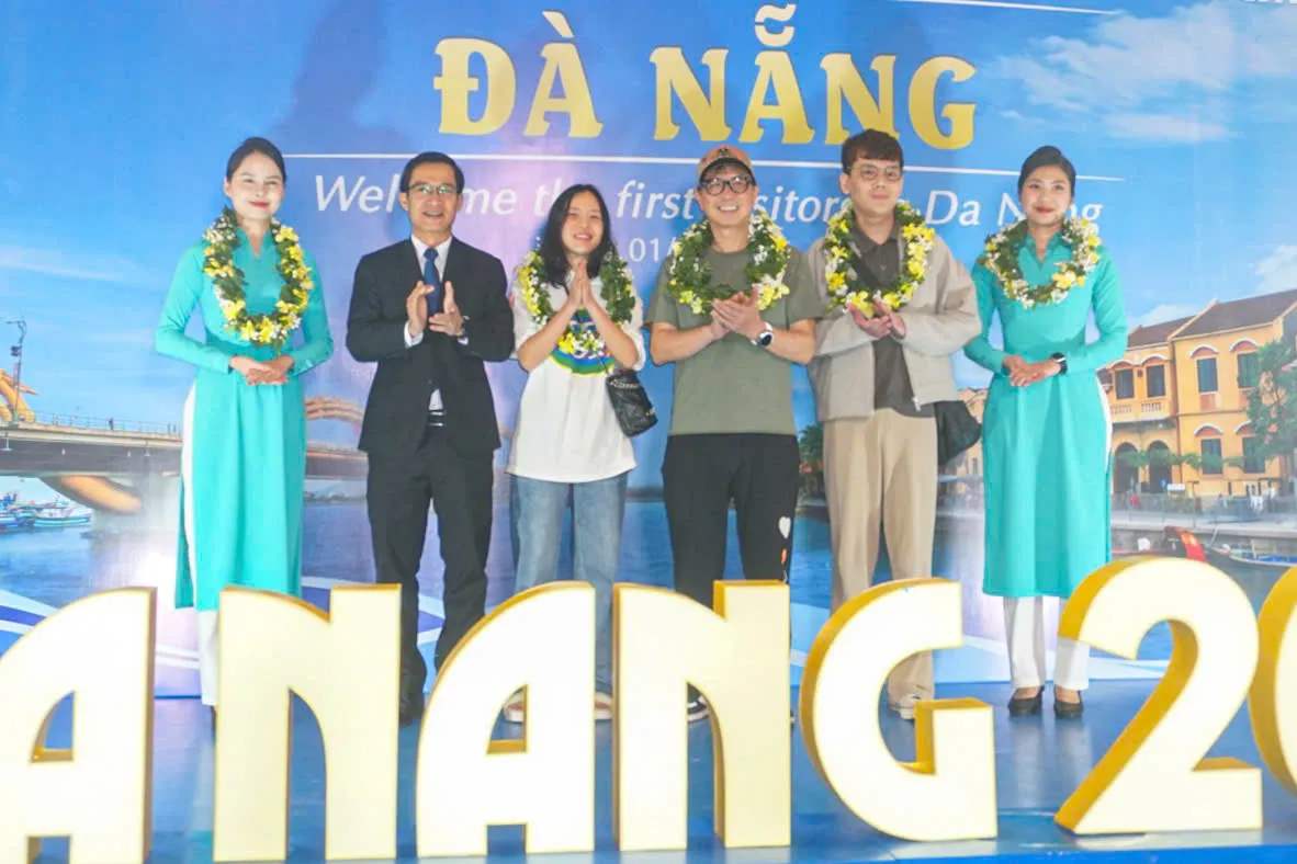 Du lịch Đ&agrave; Nẵng rộn r&agrave;ng đ&oacute;n những vị kh&aacute;ch đầu ti&ecirc;n của năm 2026- Ảnh 2.