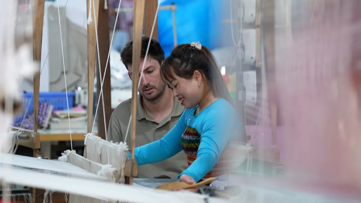 Việt Nam - Đến và Yêu: Khi những người ngoại quốc chọn mảnh đất hình chữ S để gửi gắm khát vọng- Ảnh 6. Việt Nam - Đến và Yêu: Khi những người ngoại quốc chọn mảnh đất hình chữ S để gửi gắm khát vọng- Ảnh 6.