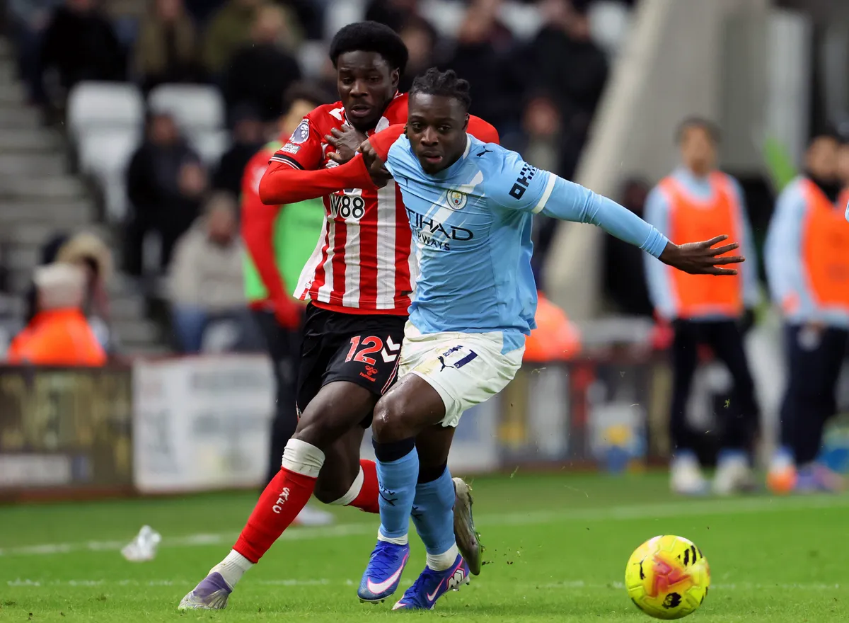 Man City khởi đầu năm 2026 nhạt nh&ograve;a, bị Arsenal nới rộng c&aacute;ch biệt ở Ngoại hạng Anh- Ảnh 1.