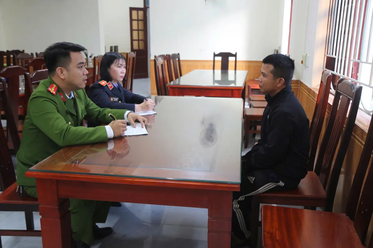 Triệt phá đường dây mua bán trái phép hàng cấm, thu giữ 220kg pháo nổ - Ảnh 2.