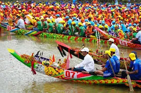 Lễ hội Oóc Om Bóc – Đua ghe Ngo: Nhịp chèo của niềm tin và sự cộng hưởng văn hóa sông nước- Ảnh 1. Lễ hội Oóc Om Bóc – Đua ghe Ngo: Nhịp chèo của niềm tin và sự cộng hưởng văn hóa sông nước- Ảnh 1.