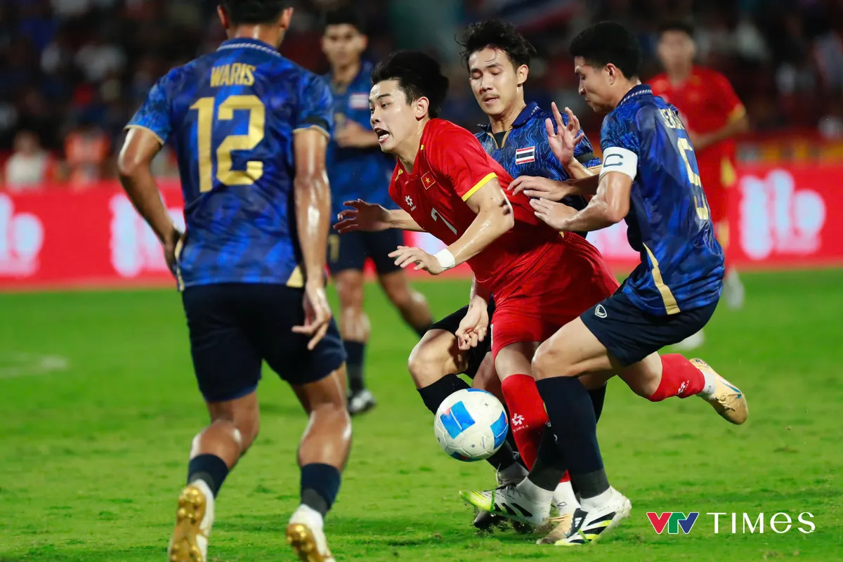 Bóng đá Việt Nam và dấu ấn HLV Kim Sang-Sik: Thành công không tới từ những phép màu- Ảnh 2.