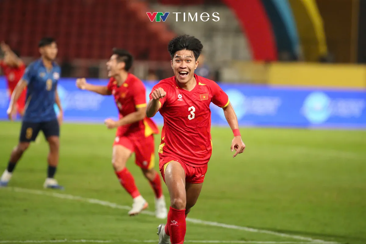 Bóng đá Việt Nam và dấu ấn HLV Kim Sang-Sik: Thành công không tới từ những phép màu- Ảnh 3.