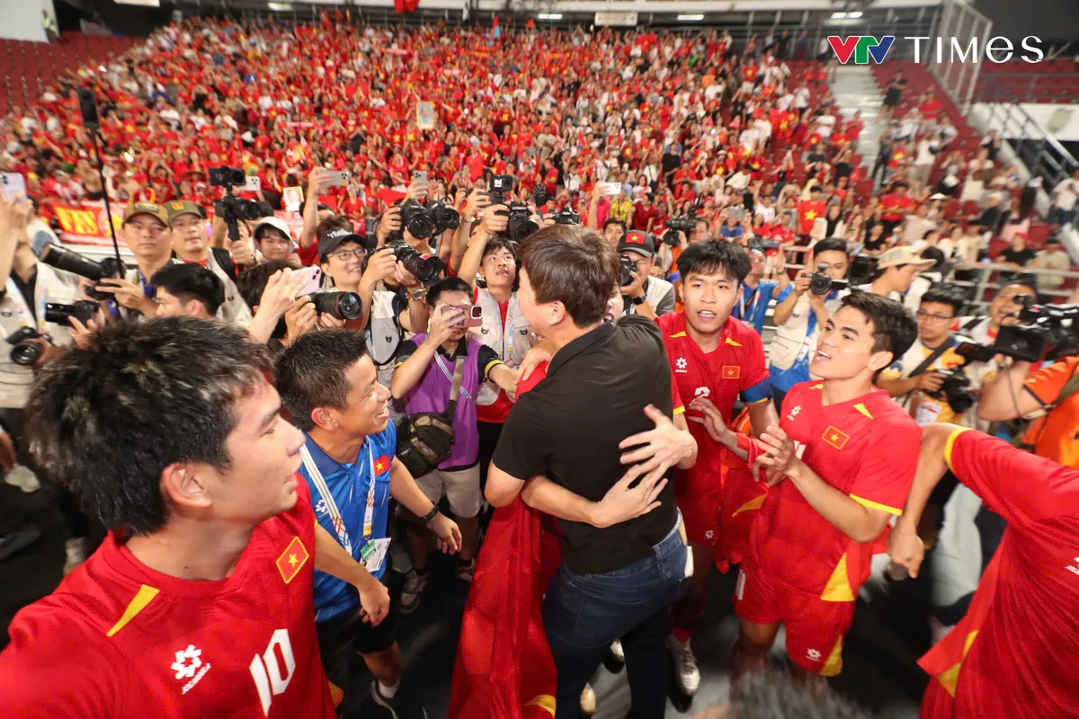 Bóng đá Việt Nam và dấu ấn HLV Kim Sang-Sik: Thành công không tới từ những phép màu- Ảnh 5.