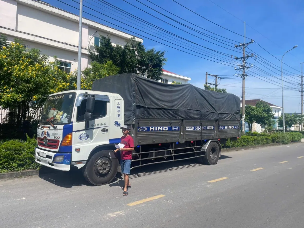 Ph&aacute;t hiện xe tải vận chuyển tr&aacute;i ph&eacute;p 6 tấn chất thải c&ocirc;ng nghiệp ở Đồng Nai- Ảnh 2.