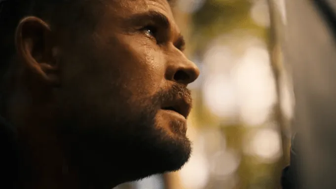 "Thần sấm" Thor v&agrave; con g&aacute;i xuất hiện trong đoạn h&eacute; lộ mới nhất của Avengers: Doomsday - Ảnh 2.