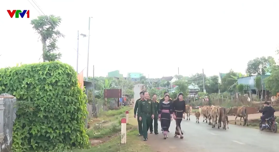 Bi&ecirc;n cương vững chắc nhờ thế trận l&ograve;ng d&acirc;n - Ảnh 1.