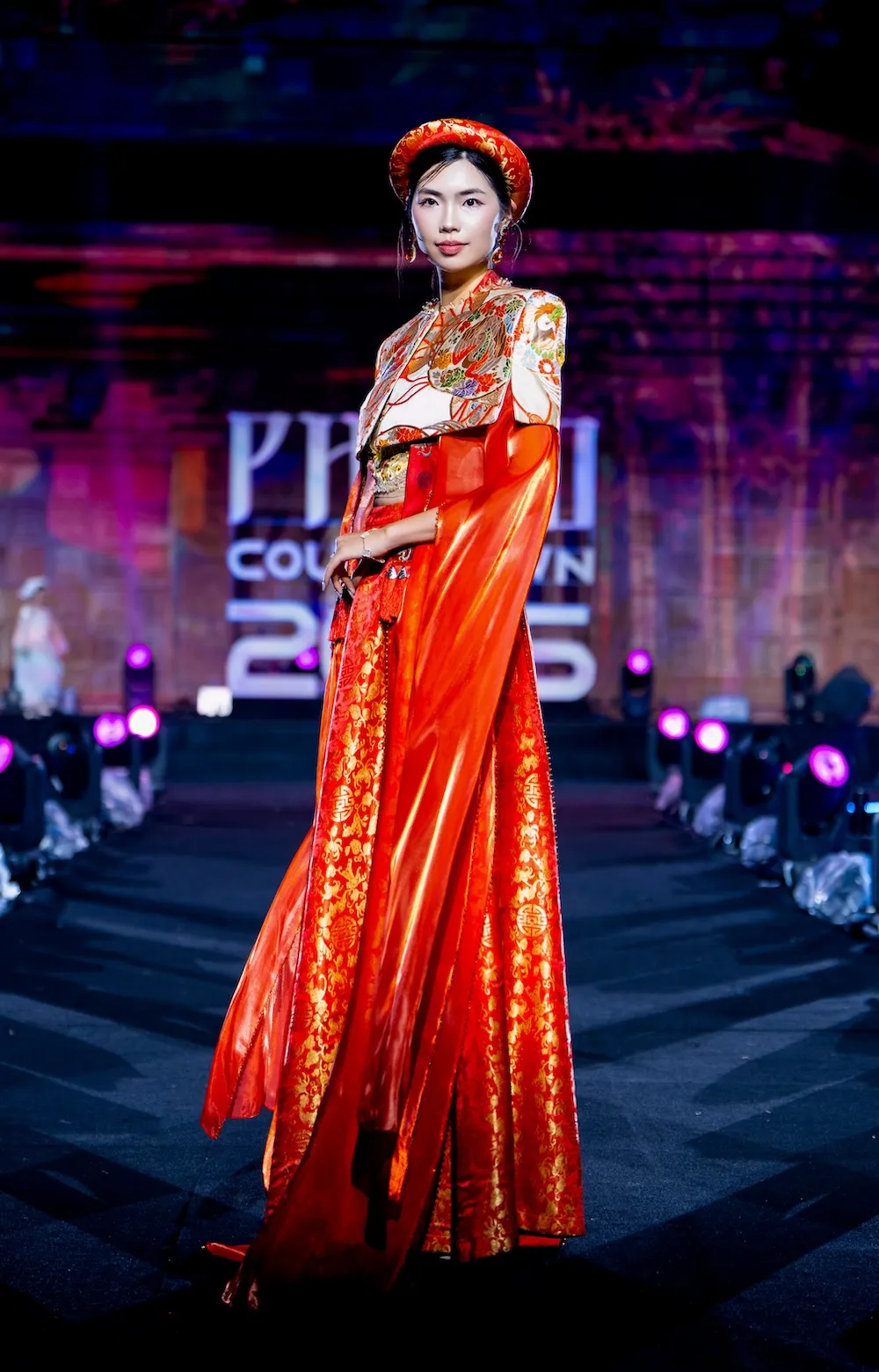 Vẻ đẹp tĩnh lặng của Tr&agrave;ng Anh qua BST "Bồng bềnh" của Cao Minh Tiến - Ảnh 10.