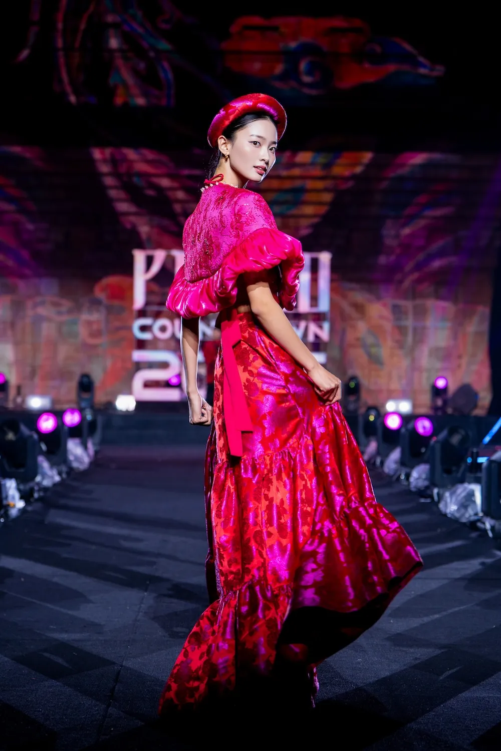 Vẻ đẹp tĩnh lặng của Tr&agrave;ng Anh qua BST "Bồng bềnh" của Cao Minh Tiến - Ảnh 8.