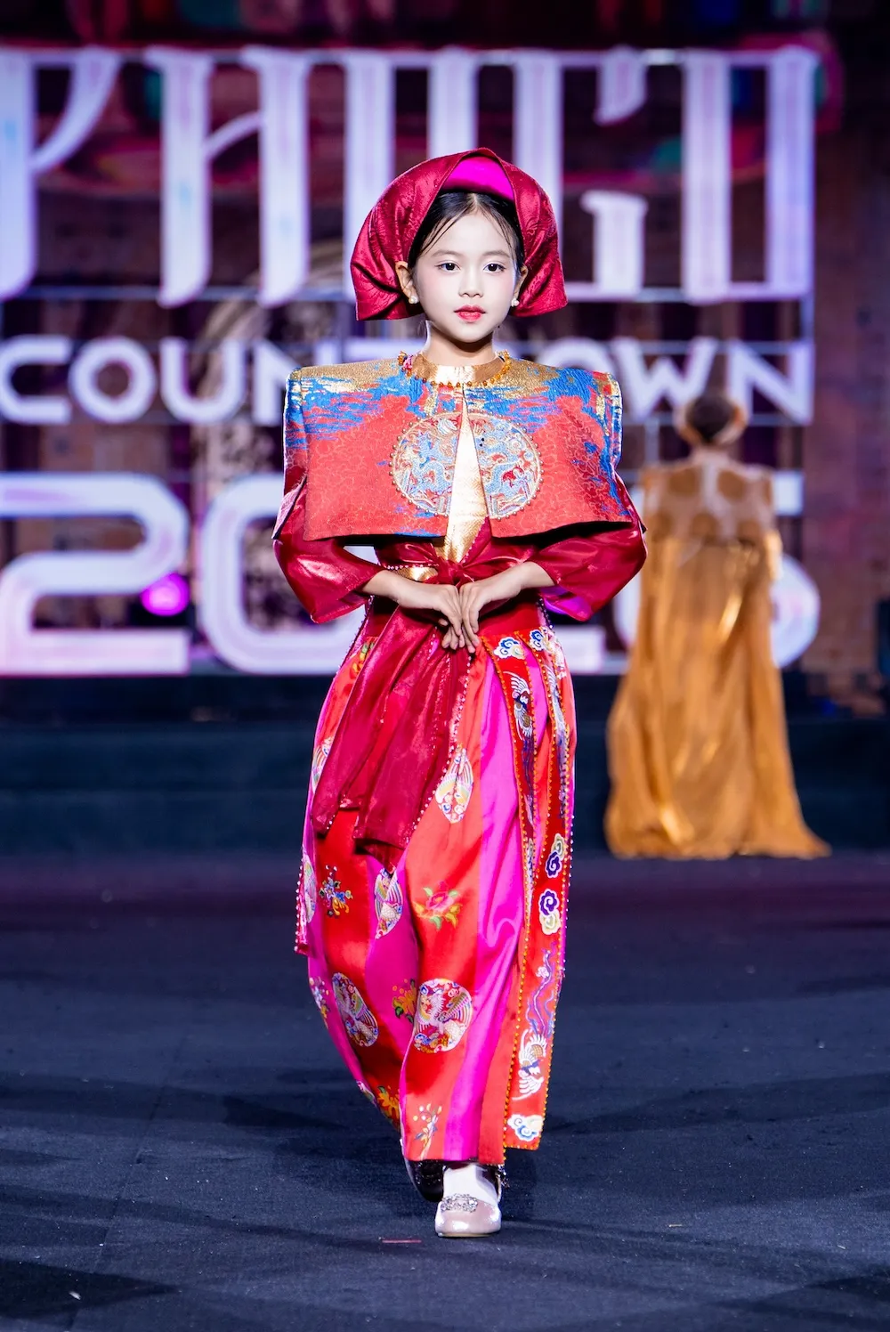 Vẻ đẹp tĩnh lặng của Tr&agrave;ng Anh qua BST "Bồng bềnh" của Cao Minh Tiến - Ảnh 7.