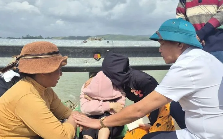 Công an điều tra vụ sập bờ kè ở Đắk Lắk khiến 4 người tử vong - Ảnh 2.