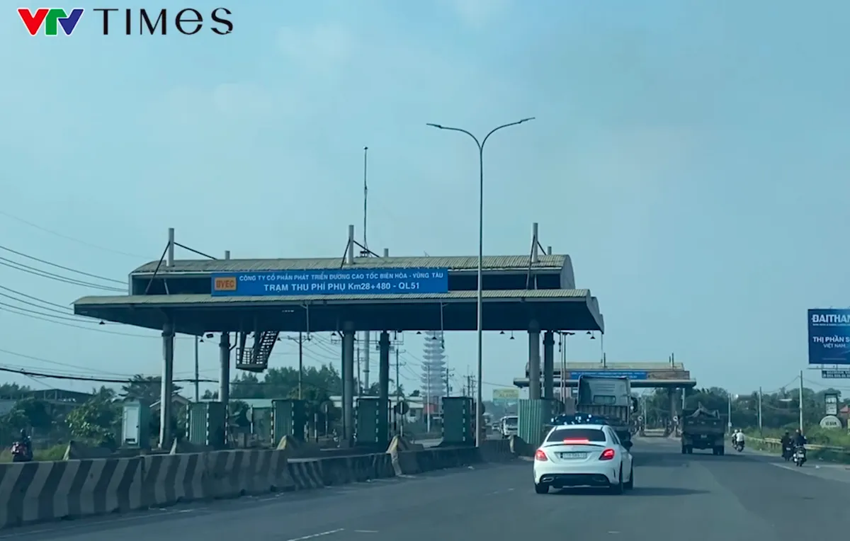 TP Hồ Chí Minh: Người dân mong sớm tháo dỡ trạm thu phí gây cản trở giao thông trên quốc lộ 51- Ảnh 2. TP Hồ Chí Minh: Người dân mong sớm tháo dỡ trạm thu phí gây cản trở giao thông trên quốc lộ 51- Ảnh 2.
