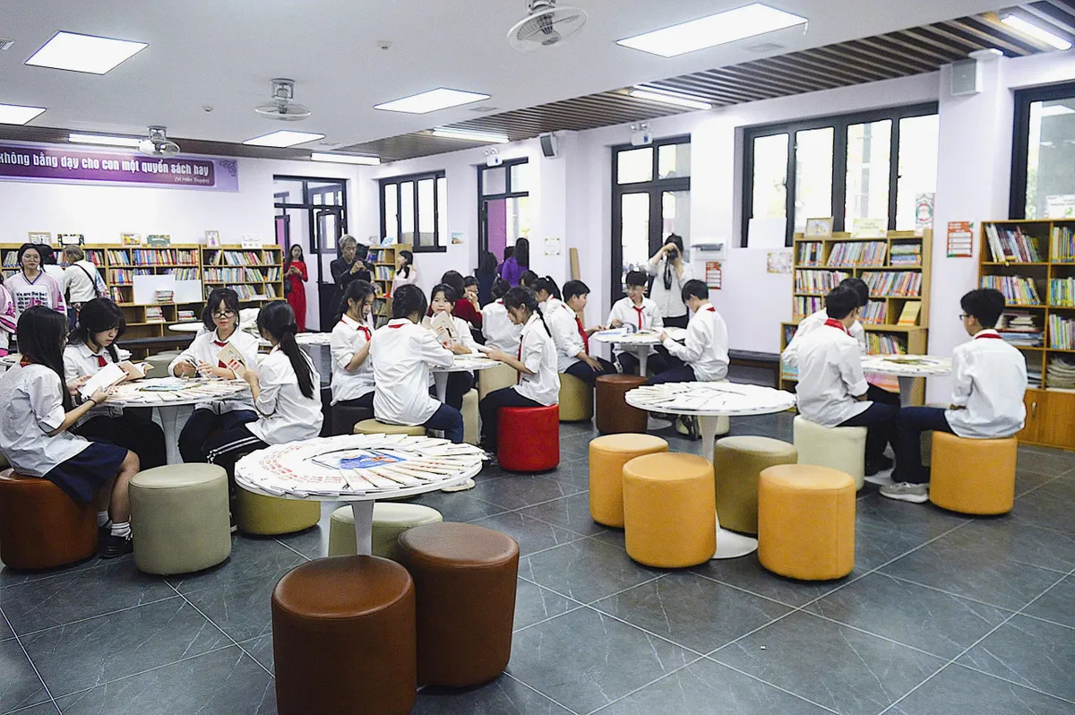 "Chuyến t&agrave;u y&ecirc;u thương" cập bến trường học, gieo mầm tri thức đ&oacute;n năm mới 2026- Ảnh 2.