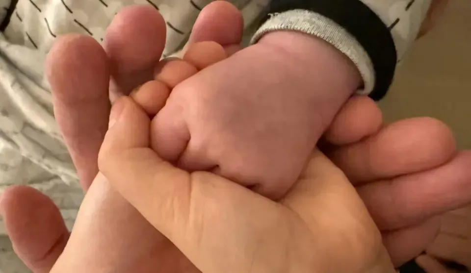 Vợ Cổ Cự Cơ sinh con thứ hai ở tuổi 57- Ảnh 1.