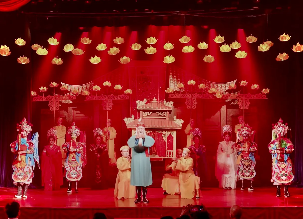 Kh&aacute;n giả TP Hồ Ch&iacute; Minh h&agrave;o hứng xem h&aacute;t bội trong những ng&agrave;y đầu năm mới - Ảnh 2.