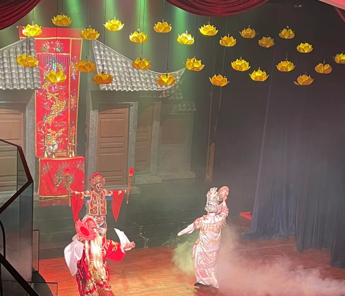 Kh&aacute;n giả TP Hồ Ch&iacute; Minh h&agrave;o hứng xem h&aacute;t bội trong những ng&agrave;y đầu năm mới - Ảnh 3.