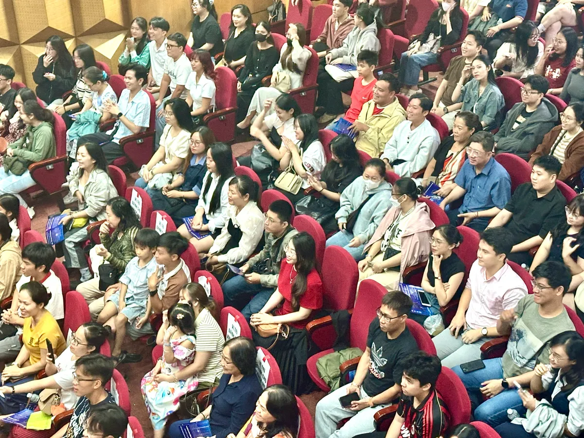 Kh&aacute;n giả TP Hồ Ch&iacute; Minh h&agrave;o hứng xem h&aacute;t bội trong những ng&agrave;y đầu năm mới - Ảnh 9.