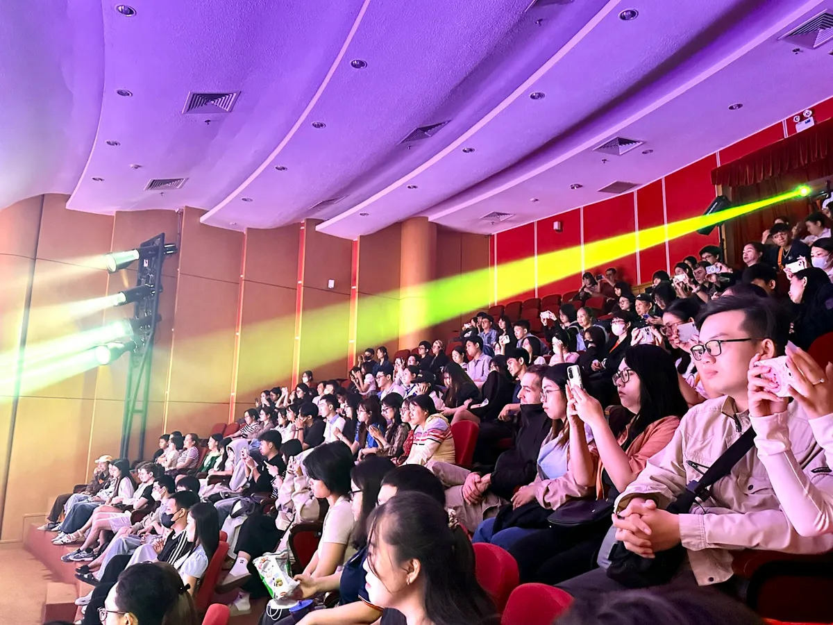 Kh&aacute;n giả TP Hồ Ch&iacute; Minh h&agrave;o hứng xem h&aacute;t bội trong những ng&agrave;y đầu năm mới - Ảnh 10.