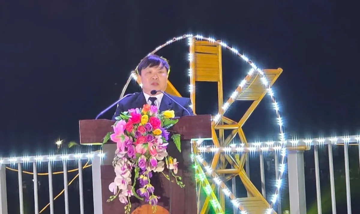 Điện Bi&ecirc;n khai hội Đua thuyền đu&ocirc;i &eacute;n tại Mường Lay - Ảnh 1.