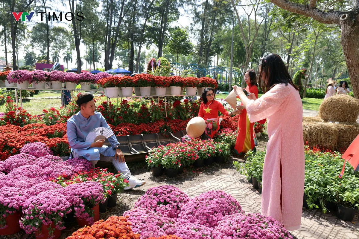 Đón năm mới 2026, làng hoa Sa Đéc hút khách với loạt trải nghiệm đặc sắc- Ảnh 3. Đón năm mới 2026, làng hoa Sa Đéc hút khách với loạt trải nghiệm đặc sắc- Ảnh 3.