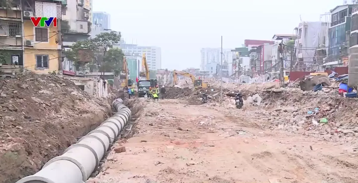 H&agrave; Nội thi c&ocirc;ng c&aacute;c c&ocirc;ng tr&igrave;nh giao th&ocirc;ng xuy&ecirc;n Tết - Ảnh 1.