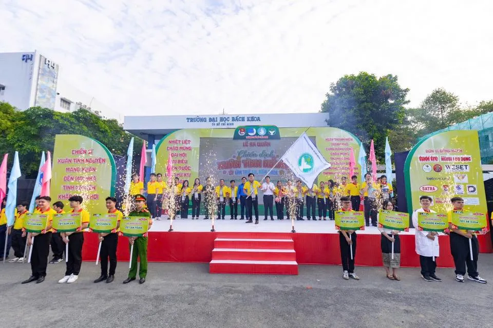 Gần 100.000 thanh ni&ecirc;n TP Hồ Ch&iacute; Minh tham gia chiến dịch Xu&acirc;n t&igrave;nh nguyện  - Ảnh 2.