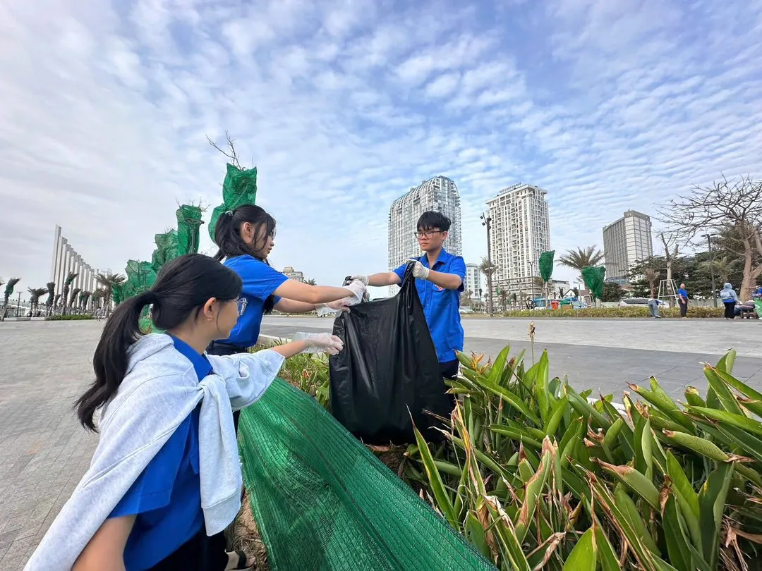 Gần 100.000 thanh ni&ecirc;n TP Hồ Ch&iacute; Minh tham gia chiến dịch Xu&acirc;n t&igrave;nh nguyện  - Ảnh 8.