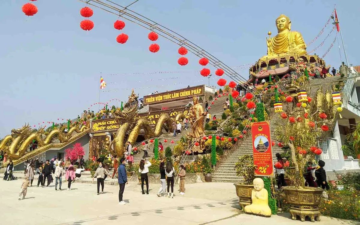 Đi lễ đầu xuân 2026: Từ nghi lễ "cầu xin" đến hành trình tìm về an lạc- Ảnh 1. Đi lễ đầu xuân 2026: Từ nghi lễ "cầu xin" đến hành trình tìm về an lạc- Ảnh 1.