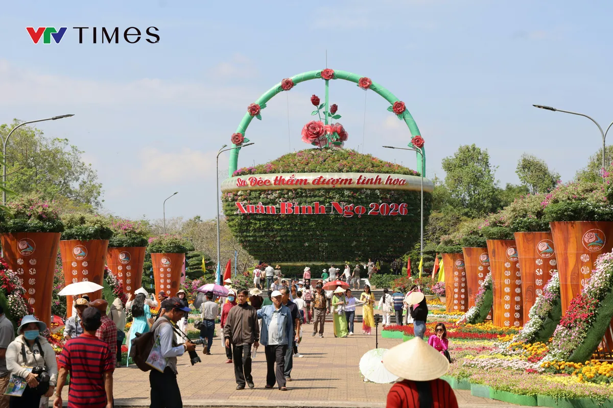 Đón năm mới 2026, làng hoa Sa Đéc hút khách với loạt trải nghiệm đặc sắc- Ảnh 9. Đón năm mới 2026, làng hoa Sa Đéc hút khách với loạt trải nghiệm đặc sắc- Ảnh 9.