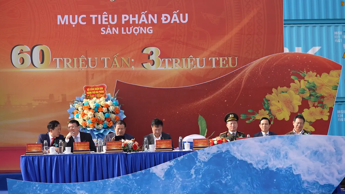 Cảng Hải Ph&ograve;ng ra qu&acirc;n đ&oacute;n m&atilde; h&agrave;ng đầu năm 2026 - Ảnh 2.