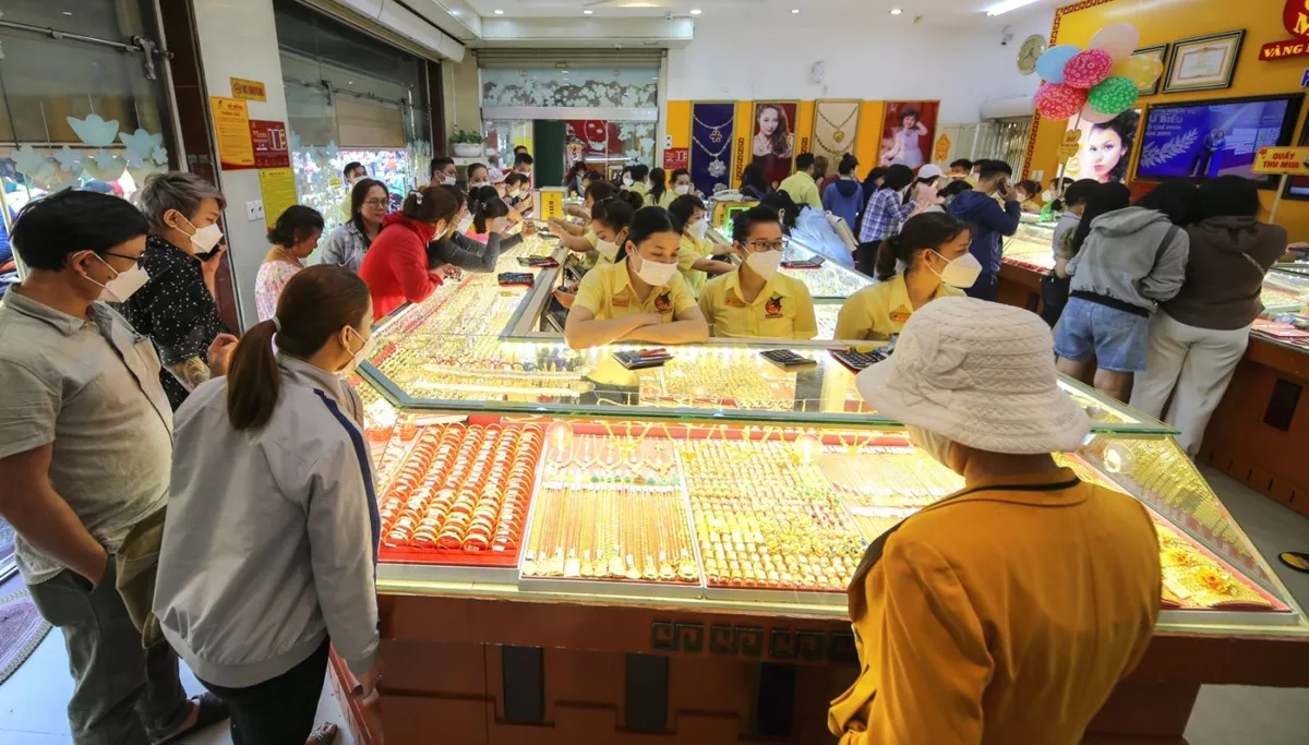 Trung Quốc v&agrave; chiến lược t&iacute;ch trữ v&agrave;ng: "L&aacute; chắn" t&agrave;i ch&iacute;nh trong kỷ nguy&ecirc;n phi đ&ocirc; la h&oacute;a- Ảnh 1.