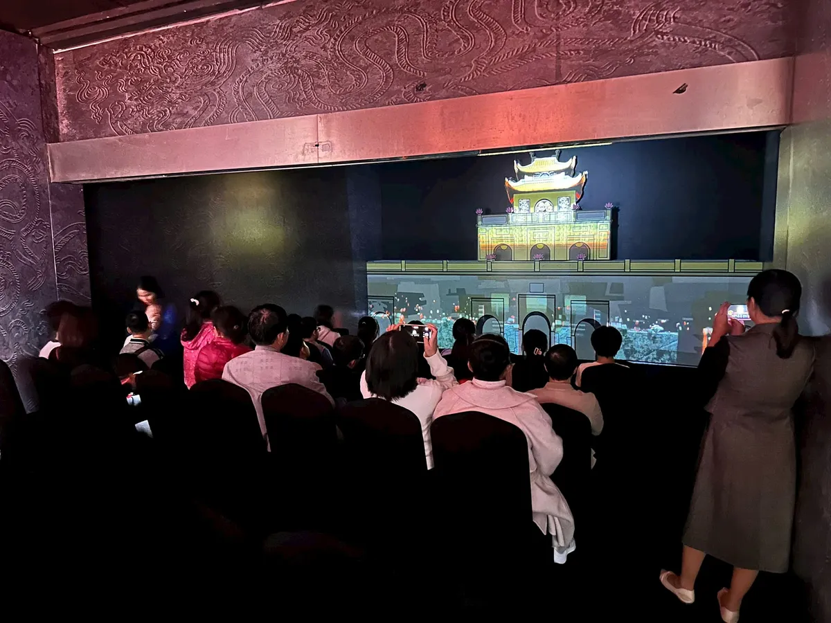 H&agrave; Nội đ&oacute;n lượng kh&aacute;ch kỷ lục dịp Tết Dương lịch 2026 - Ảnh 2.