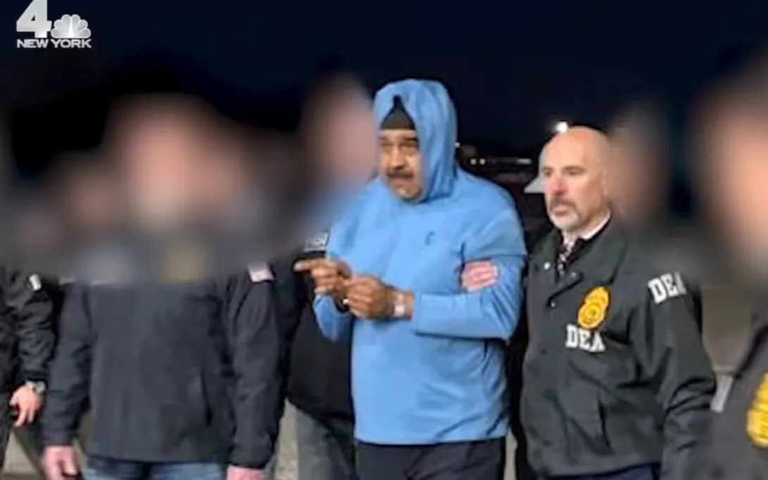 Các đặc vụ DEA của Mỹ đưa Tổng thống Maduro đến New York (Ảnh: NBC News)