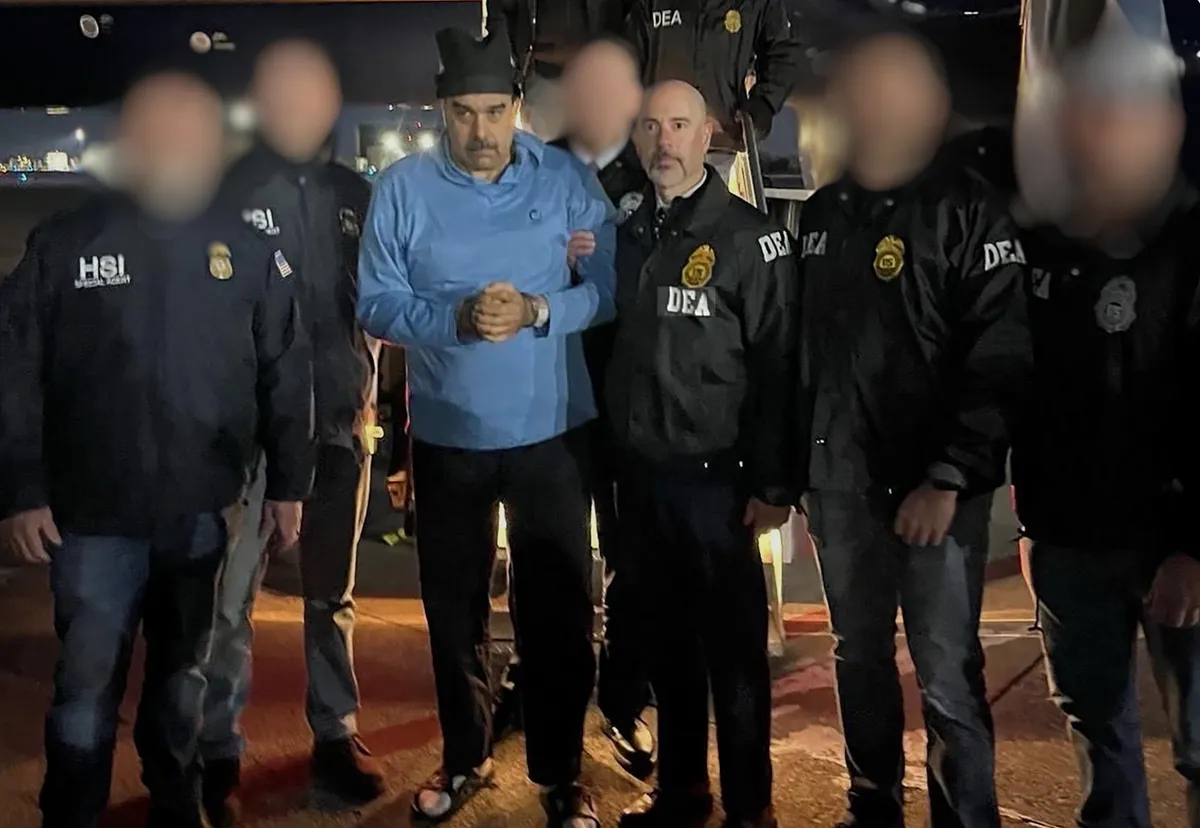 Tổng thống Maduro được qu&acirc;n đội Mỹ đưa tới New York- Ảnh 1.