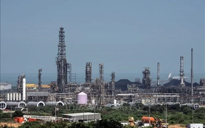 Một cơ sở lọc dầu tại Punto Fijo, bang Falcon, Venezuela. Ảnh: AFP/TTXVN
