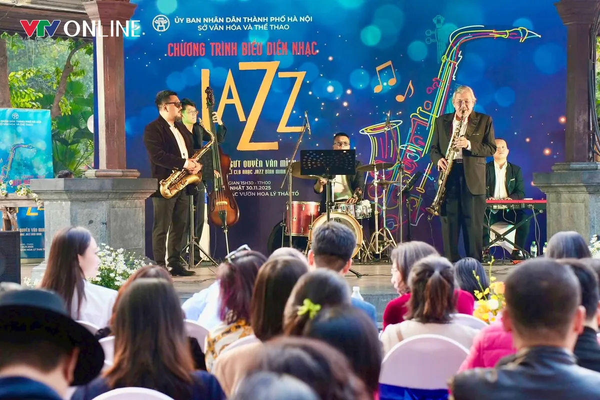 H&agrave; Nội đ&oacute;n lượng kh&aacute;ch kỷ lục dịp Tết Dương lịch 2026 - Ảnh 1.