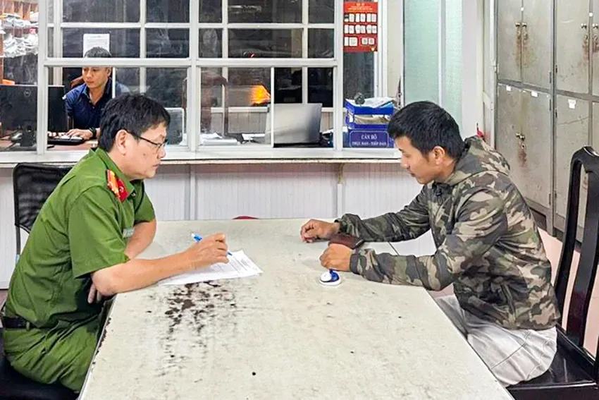 T&agrave;i xế taxi ở Nha Trang thừa nhận đ&aacute;nh tr&aacute;o tờ 200.000 đồng của du kh&aacute;ch- Ảnh 1.