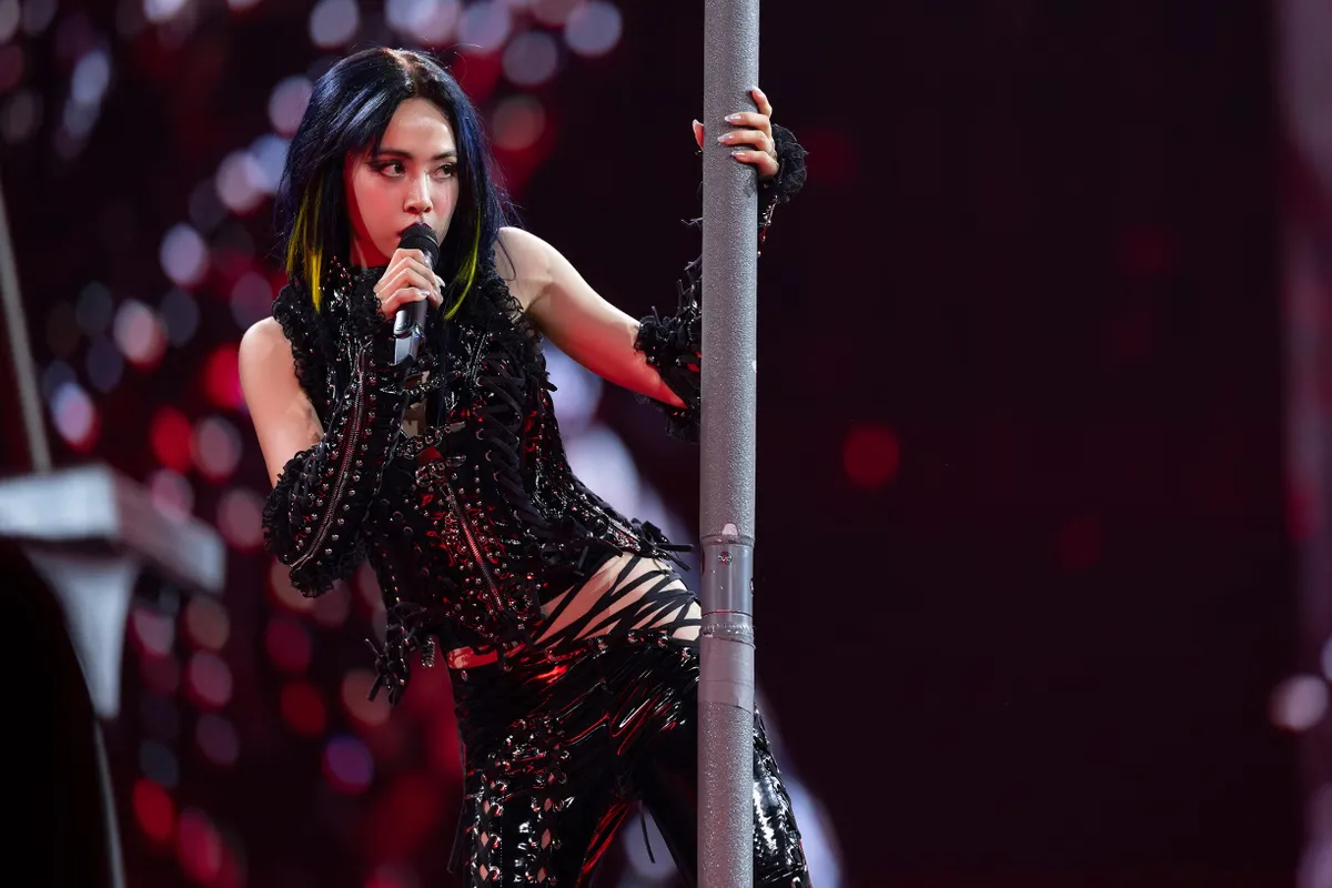 Đ&ecirc;m diễn tr&agrave;n ngập m&ocirc; h&igrave;nh khổng lồ trị gi&aacute; 900 triệu Đ&agrave;i tệ của Th&aacute;i Y L&acirc;m  - Ảnh 6.