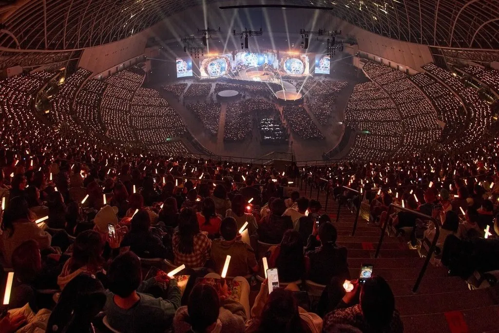 Đ&ecirc;m diễn tr&agrave;n ngập m&ocirc; h&igrave;nh khổng lồ trị gi&aacute; 900 triệu Đ&agrave;i tệ của Th&aacute;i Y L&acirc;m  - Ảnh 9.