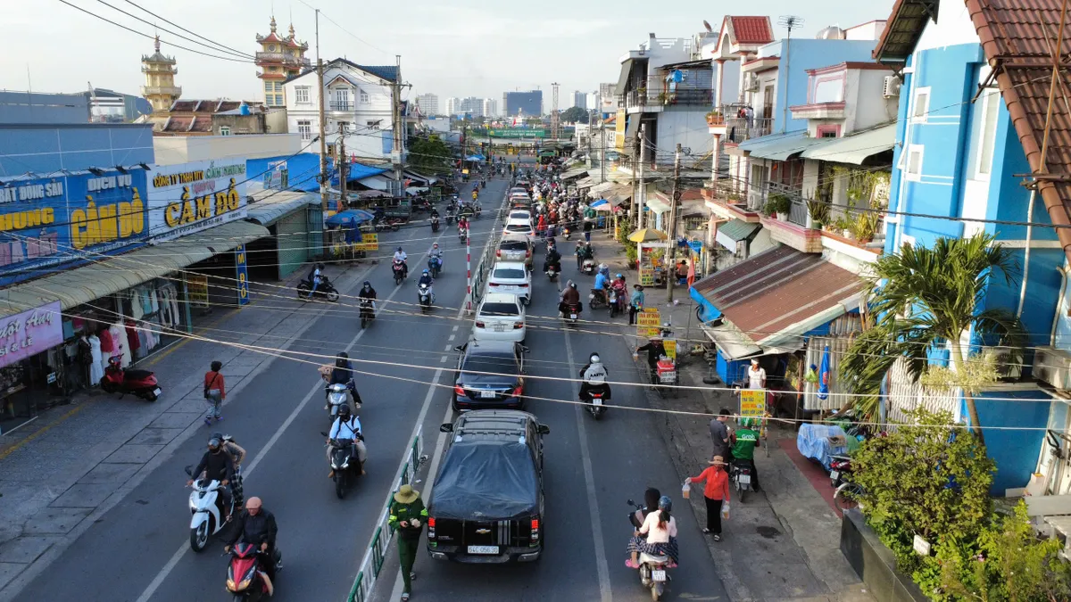 Cửa ngõ phía Nam Hà Nội ùn tắc, cửa ngõ TP Hồ Chí Minh thông thoáng ngày cuối kỳ nghỉ Tết Dương lịch - Ảnh 3.