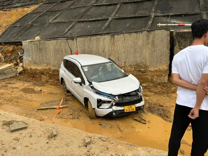 Tai nạn liên hoàn trên cao tốc La Sơn - Hòa Liên, 11 xe ô tô hư hỏng - Ảnh 3.