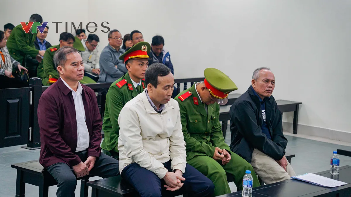 Hai cựu c&aacute;n bộ ở Đắk Lắk lĩnh &aacute;n 8 năm t&ugrave; về tội nhận hối lộ- Ảnh 1.