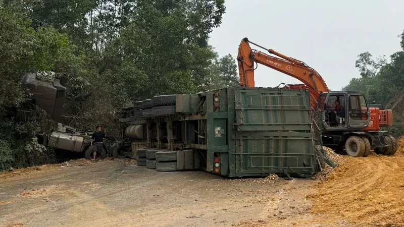 Tai nạn li&ecirc;n ho&agrave;n tr&ecirc;n Quốc lộ 47B, 2 người thương vong - Ảnh 2.