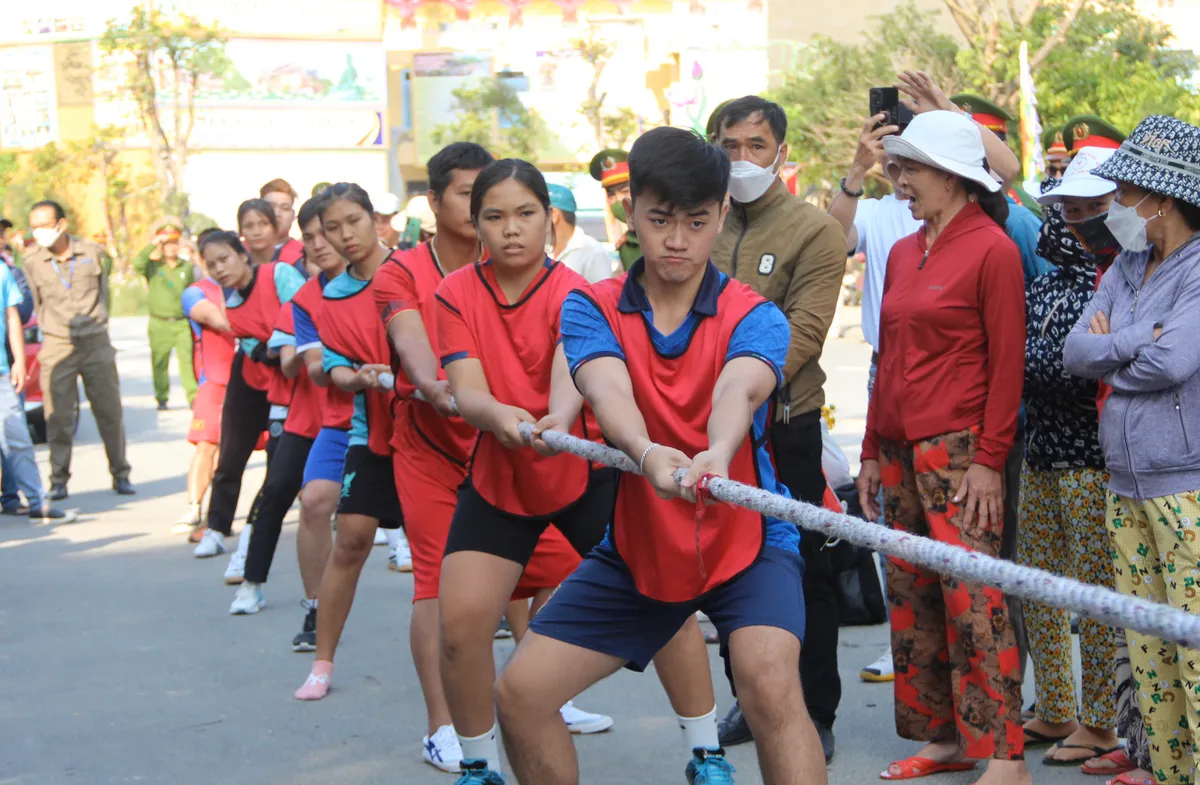 Lễ hội tr&ograve; chơi d&acirc;n gian: Sức sống mới từ những gi&aacute; trị cũ- Ảnh 2.