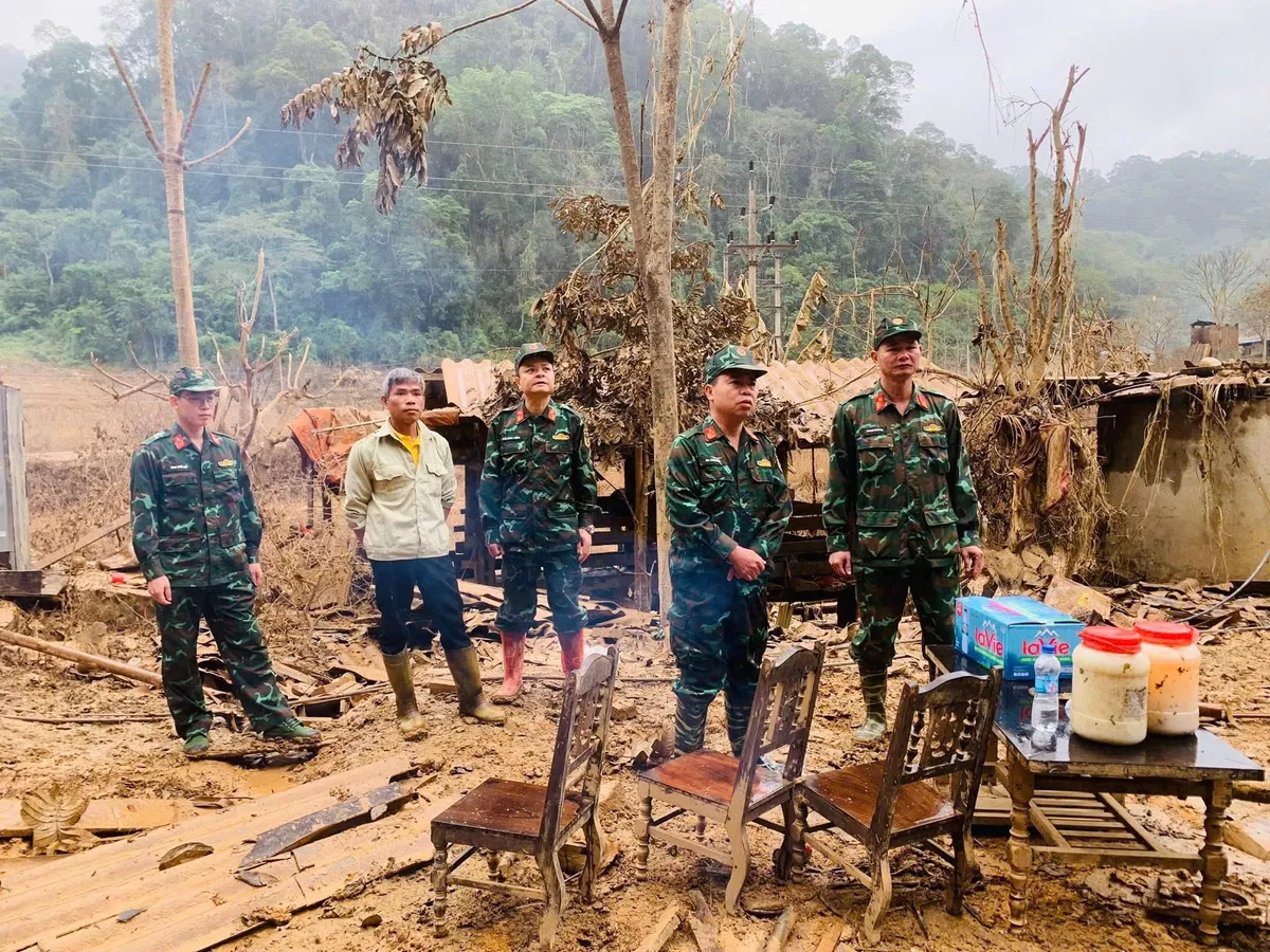 X&acirc;y dựng "thế trận l&ograve;ng d&acirc;n" vững chắc  - Ảnh 2.